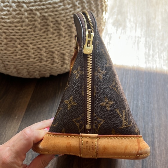 Louis Vuitton Alma PM - Picture 8 of 12